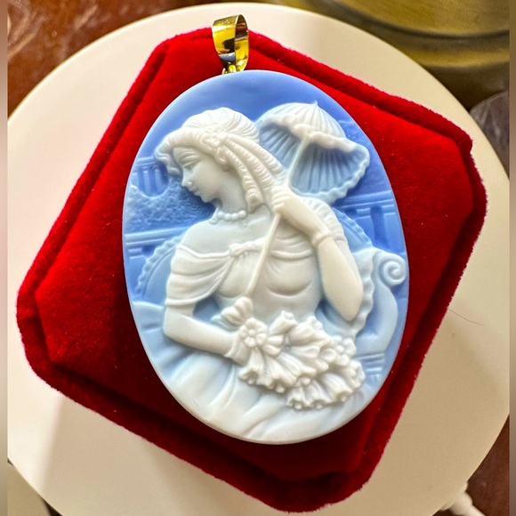 Authentic Agate Cameo Pendant with 18K Stamped Real Gold, Made in Japan - Picture 1 of 13